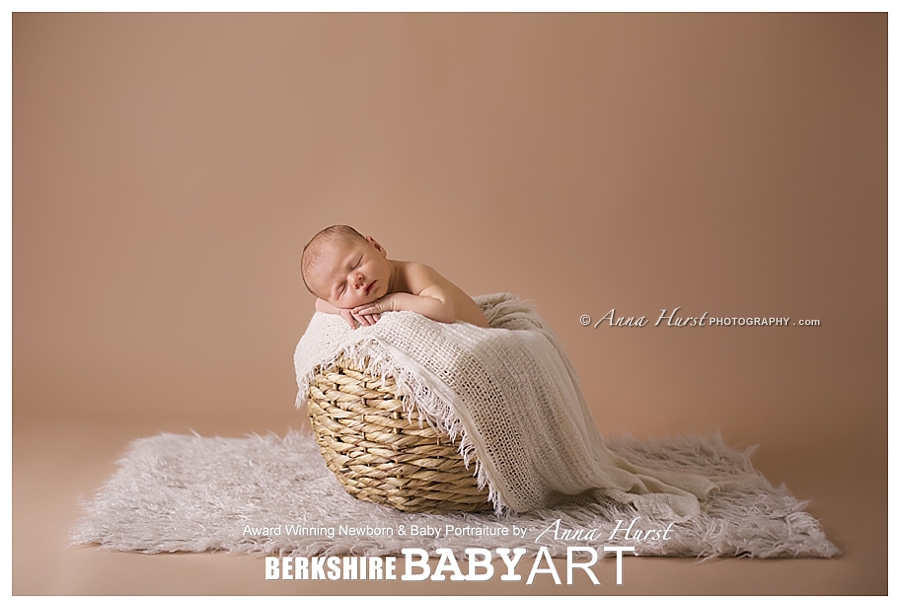 Newborn Photographer in Berkshire Oxfordshire Hampshire Surrey https://www.annahurstphotography.com