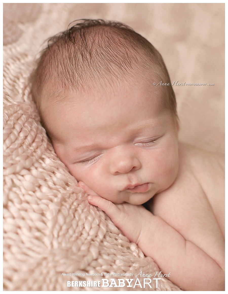 Newborn Photographer in Wokingham https://www.annahurstphotography.com