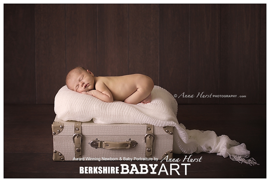 Newborn Photographer in Bracknell Berkshire https://www.annahurstphotography.com