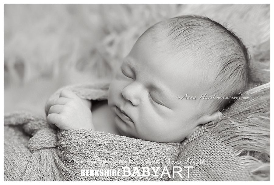 Newborn Photographer in Oxfordshire https://www.annahurstphotography.com