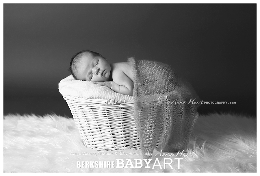 Newborn Photographer in Wokingham https://www.annahurstphotography.com