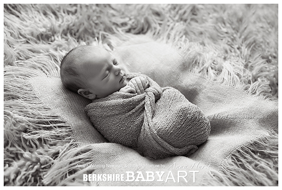 Newborn Photographer Oxfirdshire https://www.annahurstphotography.com
