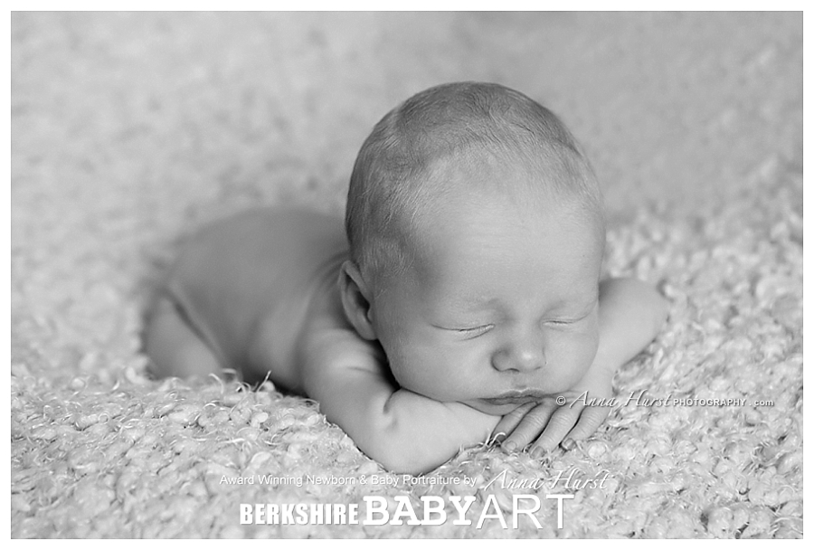 Newborn Baby Photographer Bracknell https://www.annahurstphotography.com