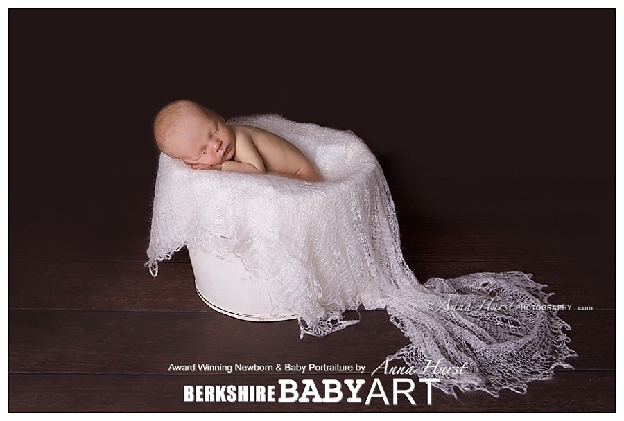 Newborn Baby Photographer Bracknell https://www.annahurstphotography.com