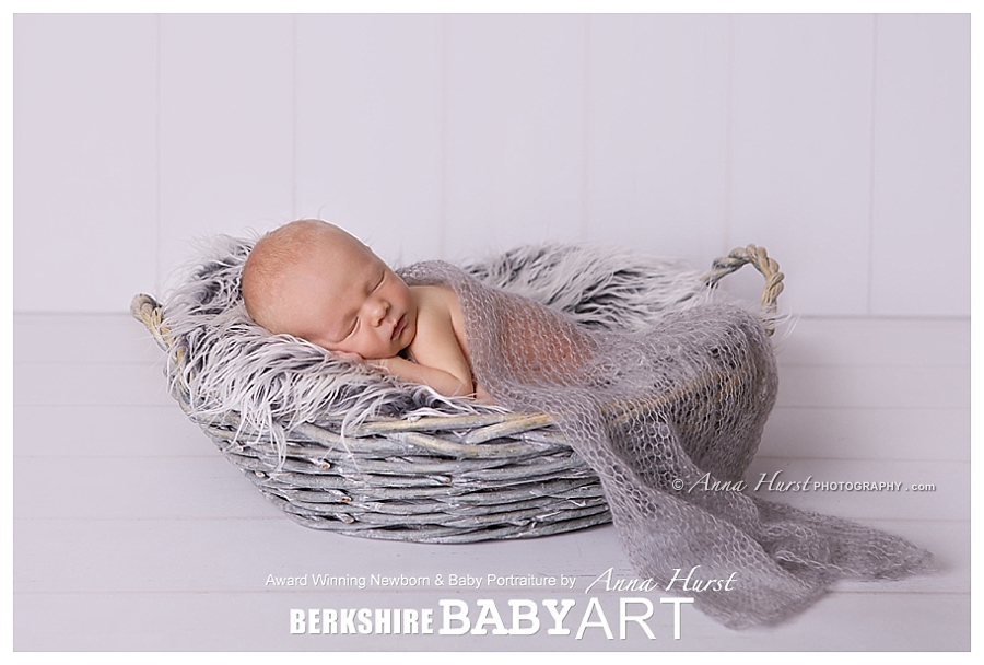 Newborn Baby Photographer Oxfordshire https://www.annahurstphotography.com