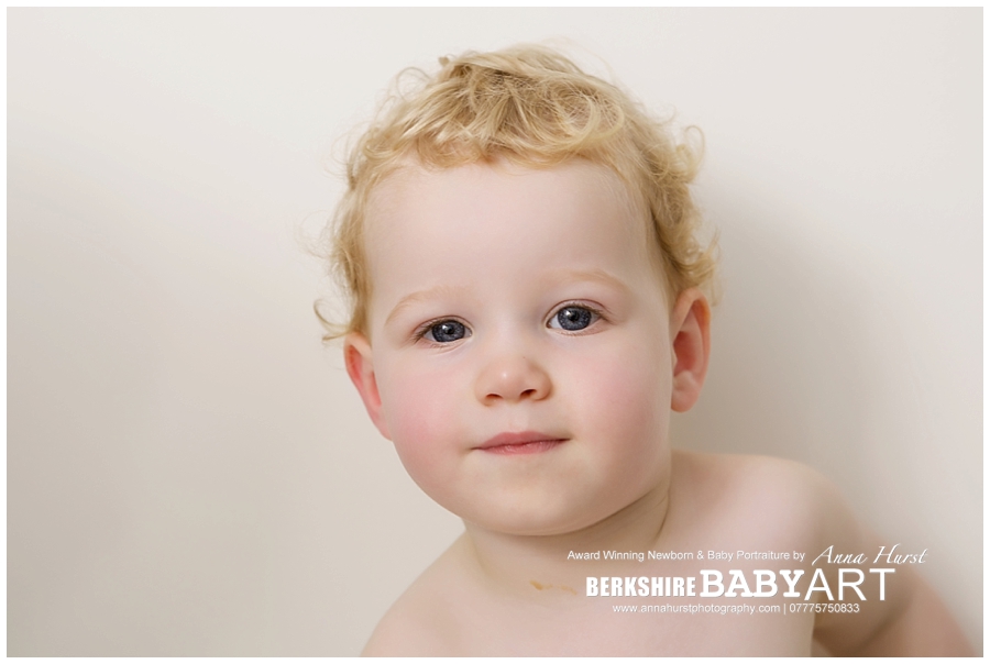 Wokingham Baby Photographer  Berkshire https://www.annahurstphotography.com