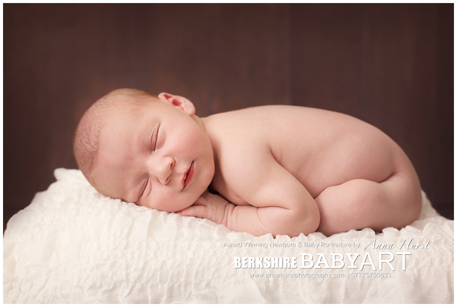 Woodley Newborn Photographer | https://www.annahurstphotography.com