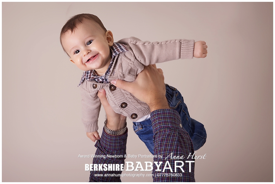 Binfield Baby Photographer https://www.annahurstphotography.com