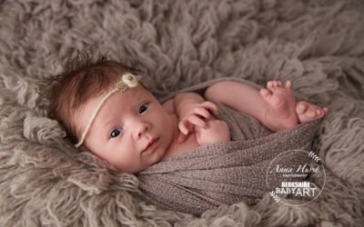 Bracknell Newborn Photographer | Roxana 3 Weeks Old